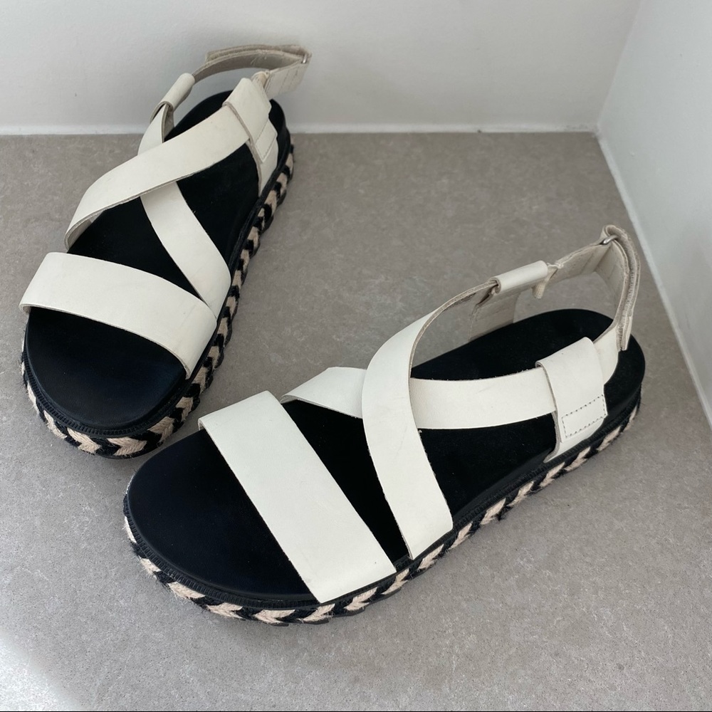 Sorel Roaming Crisscross Sandals